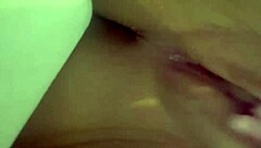 te gusta ver a esta hermosa latina mexicana jugando solo con su dildo y toys