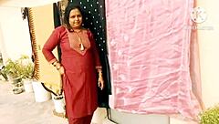 Indian Desi Padosan Bhabhi Ki Majhedare Chudai