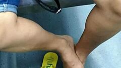 I love watching this candid Brazilian girl doing shoeplay with her flip flops