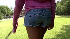 Lesbian babe seeks another lesbian for pussy licking