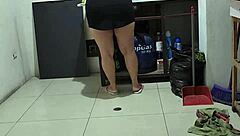 Grabo a mi madrastra mientras hace limpieza in leggings with dirty talk and doggystyle slapping. 😈