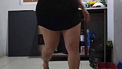 Grabo a mi madrastra mientras hace limpieza in leggings with dirty talk and doggystyle slapping. 😈