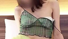 Hey, check this Japanese beautiful girl in a navel-baring outfit.