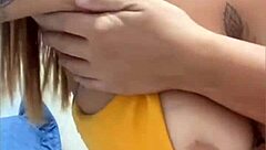 batendo siririca com força in a solo session with toys for some personal time.