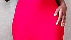 Denne seje afrikanske dame frister med sine fristende patter