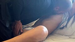 😏 Zgodaj zjutraj daddy najstnica 18+ vozi cowgirl in liže rit v perilu pižame!