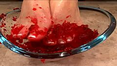 a brunette experienced woman gets her shaved pussy stretched wide open.