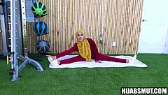 muslim housewife sneaks deepthroat workout fuck on hubby with trainer 😈💦