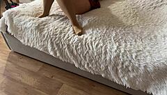 Рогата милф стъпсистер хваната с играчка - креампай догги