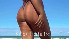 Бразилска съпруга показва големи лаби край басейна в тесни легинги камълот