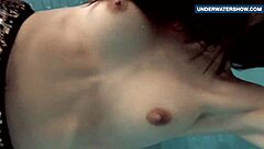 Flashing my bright tits underwater gets everyone so horny 🌊🍈