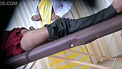 Ärztin flippt aus über Patienten winzigen Schwanz-Schock im Krankenhaus!