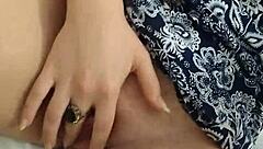 Novinha sneaks masturbation at work 😏🔥