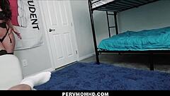 mamă vitregă sinii mari Elizabeth Skylar seduce fiu vitreg după muie