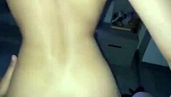 ג'ו בולעת קרם פיי ענק בהתלהבות