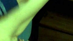 mi amiga se masturba con verga enorme en su vagina