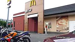 Amateur couple films squirting pussy play in car