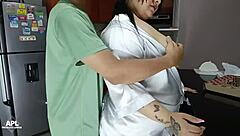 invito mi hijastro a pizza pero le doy mi coño jugoso para que lo coma y folle creampie