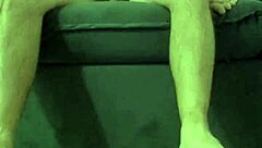 essa novinha adora sentar gostoso na rola, olha essa bucetinha piscando pra você...