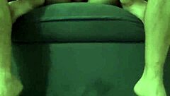 essa novinha adora sentar gostoso na rola, olha essa bucetinha piscando pra você...