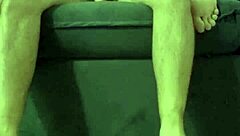 essa novinha adora sentar gostoso na rola, olha essa bucetinha piscando pra você...