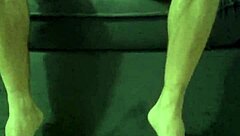 essa novinha adora sentar gostoso na rola, olha essa bucetinha piscando pra você...