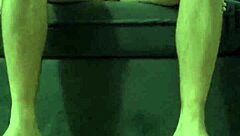 essa novinha adora sentar gostoso na rola, olha essa bucetinha piscando pra você...