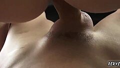 Присъединявам се към дивата гангбанг с Кори Чейс в африканската ранч оргия