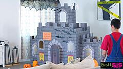 Bože, miluju deepthroating v halloween trojce s Chanel Camryn, cumshoti všude