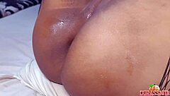 me follando el coño apretado de mi amiga latina hasta correrme adentro casero