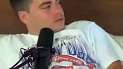 Kurwa ten wielki czarny kutas rozciąga moją mokrą cipkę tak dobrze podczas gdy trzęsę tłustym ebony dupskiem 🍑💦