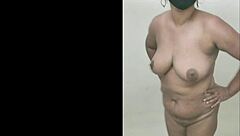 Milf mommy verifies wet pussy closeup