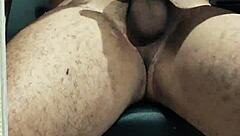 fui no salão cortar o cabelo e acabei batendo punheta rápida