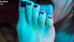 😘 now these sexy latinas just wanna kiss lick suck honey covered feet and toes 👅👣