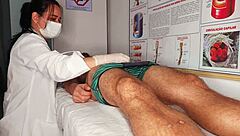 enfermeira olha essa ereção enorme na minha calça quero te foder agora