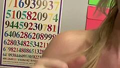 Хочешь видеть, как любительская девчонка 18+ дрочит твердый хуй для тебя