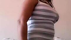 College chica casually streams fun vibes on Bigo Live show