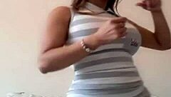 College chica casually streams fun vibes on Bigo Live show