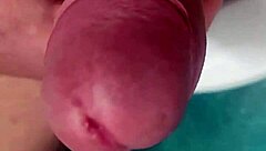 छोटा 18+ लड़का अकेले तेज लंड हिलाता सोलो हैंडजॉब में