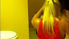 Amatoare cu cur mare fierbinte scuturând pe webcam privat