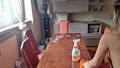 limpei a mesa do vizinho tirei calcinha ele vai notar?