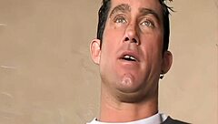 Sarah Blake în plasă și tocuri deschide găurile rase pe pulă uriașă doggystyle