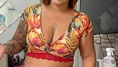 Her pussy splits wide while cleaning house flashing all