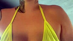 wet pussy flashes at copacabana beach gym during new year crowd