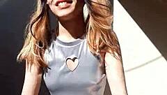 yo bonneyuwu flashes her 5'31 body with sexy cards