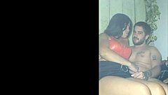 a meninabrasileira DOS PACKS bends over barefoot