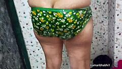 uhh i mean indian desi bhabhi looks so relaxed bathing like that...