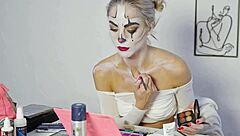 miss daisy diamond shows harley quinn makeup look step by step for halloween cosplay
