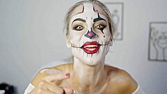 miss daisy diamond shows harley quinn makeup look step by step for halloween cosplay