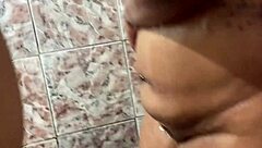 สาวดำตูดใหญ่โดนควยหนุ่ม18+ยัดลึกในอ่างน้ำร้อน น้ำแตกจบคาปูด